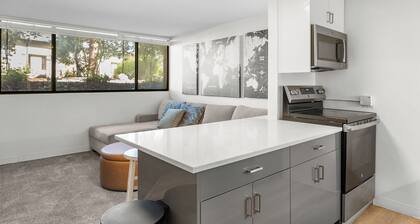 Cozy newly remodeled condo in the heart of Park City 2 blocks to First Time Lift