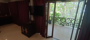 Deluxe Suite, Balcony, Sea View | Interior - Marissa Hotel (Ko Pha-ngan)
