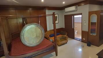 Suite Deluxe, balcon, vue mer | Coffres-forts dans les chambres, Wi-Fi gratuit