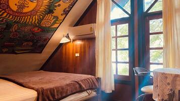 In-room safe, free WiFi