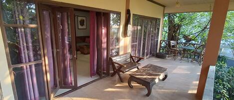 Deluxe Suite, Balcony, Sea View | Peti besi dalam bilik, Wi-fi percuma