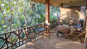 Deluxe Suite, Balcony, Sea View | In-room safe, free WiFi