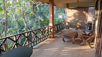 Deluxe Suite, Balcony, Sea View | In-room safe, free WiFi, bed sheets