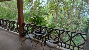 Deluxe Suite, Balcony, Sea View | Property grounds