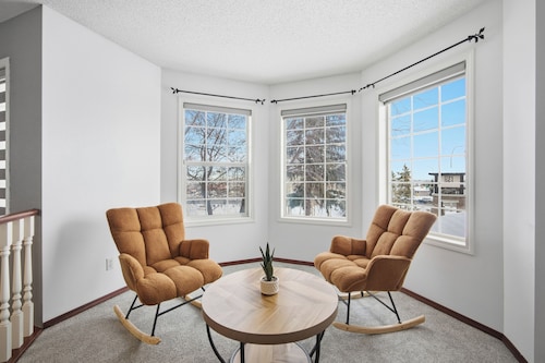 New listing! 20% discount!10 mins from Airport