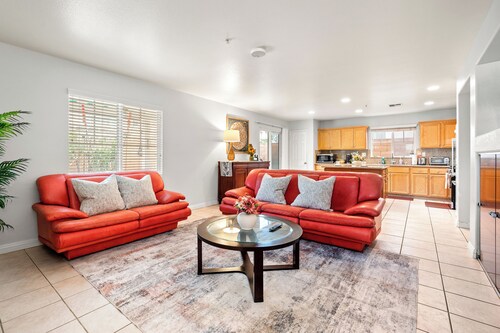 Bright&Spacious Fontana Retreat 4BR · 7 Beds 2 TVs