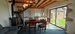 Dining - Gîte de Kerellou Creiz, beach access, sleeps 4 (Guimaëc)