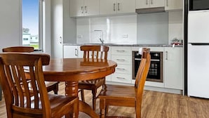 Fridge, microwave, oven, stovetop - Relaxed beachside charm and everything you need for a comfortable getaway. (Glenelg)