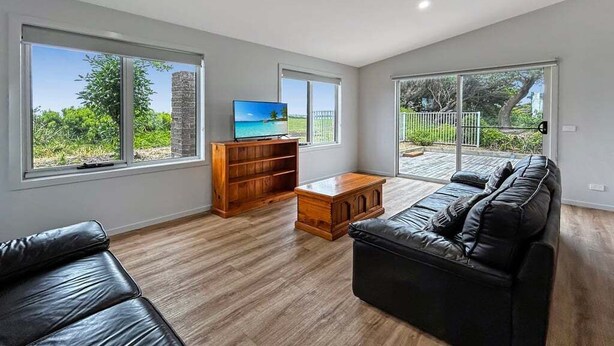 Living area - Relaxed beachside charm and everything you need for a comfortable getaway. (Glenelg)