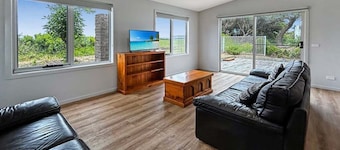 Relaxed beachside charm and everything you need for a comfortable getaway.