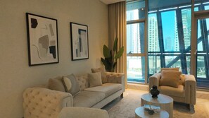 Living area - Elegant 1BR Apartment in JONE, 5 Minutes from Dubai Mall and Burj Khalifa (Dubai)