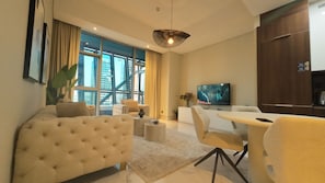Flat-screen TV - Elegant 1BR Apartment in JONE, 5 Minutes from Dubai Mall and Burj Khalifa (Dubai)