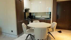 Private kitchen - Elegant 1BR Apartment in JONE, 5 Minutes from Dubai Mall and Burj Khalifa (Dubai)