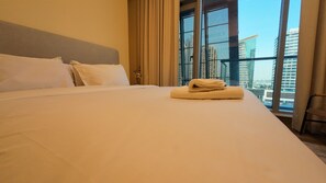 Iron/ironing board, WiFi, bed sheets - Elegant 1BR Apartment in JONE, 5 Minutes from Dubai Mall and Burj Khalifa (Dubai)