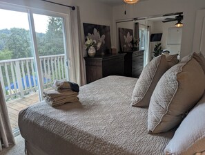 3 slaapkamers, een strijkplank/strijkijzer, wifi, beddengoed