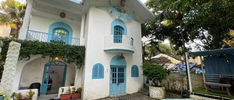 Outdoor pool, open 10:00 AM to 8:00 PM, sun loungers