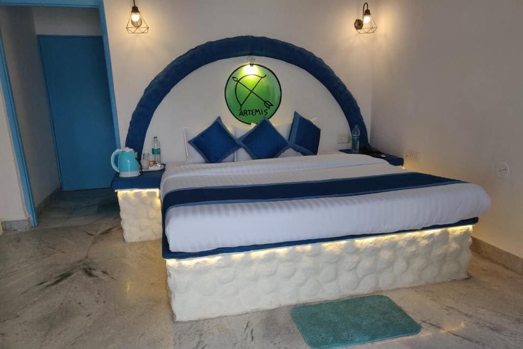 Zimmersafe, Verdunkelungsvorhänge, Bügeleisen/Bügelbrett