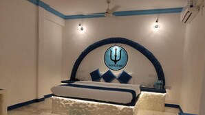 In-room safe, blackout drapes, iron/ironing board (on request) - Makarios boutique hotel  (Calangute)
