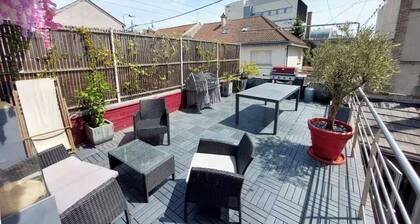 Comfortable House • Private Hot Tub • Spacious • Secure Garage Parking