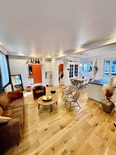 Comfortable House • Private Hot Tub • Spacious • Secure Garage Parking