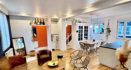 Comfortable House • Private Hot Tub • Spacious • Secure Garage Parking