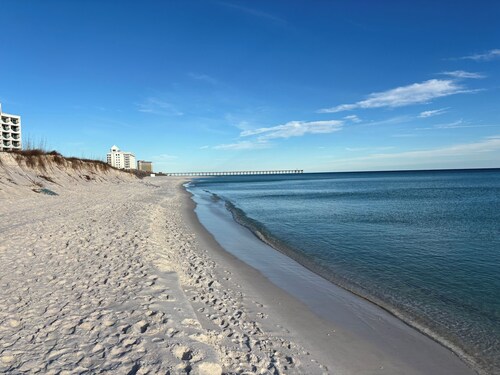 BEACHFRONT Beach Vacation! Eat Breakfast While You Watch Dolphins! Gulf and Bay!