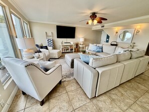 Smart TV, video games, DVD player, table football - BEACHFRONT Beach Vacation! Eat Breakfast While You Watch Dolphins! Gulf and Bay! (pensacola beach)