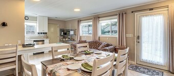 West Knoxville Area! Single-Level Home Near Dtwn