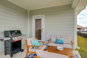 Terrace/patio - Unwind Poolside + Walk to Ocean! Port St Joe Home (Port St Joe)