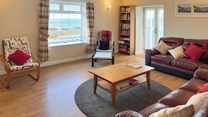 TV - 4 bedroom accommodation in Pirates Cove, Corrie (Pirates Cove, Corrie)