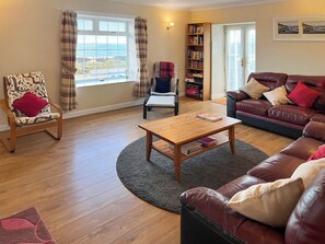 TV - 4 bedroom accommodation in Pirates Cove, Corrie (Pirates Cove, Corrie)