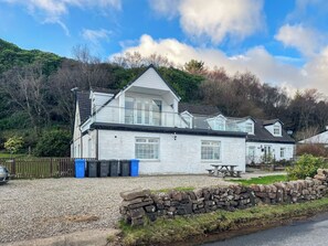 Exterior - 4 bedroom accommodation in Pirates Cove, Corrie (Pirates Cove, Corrie)