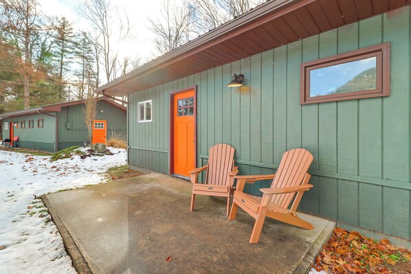 Exterior - Deluxe Cabin D at Elk Creek Escape! Pets Welcome (Hillsgrove)