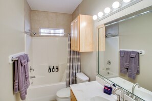 Hair dryer, towels - Walk to Beach & Dining: Corpus Christi Townhome (Corpus Christi)
