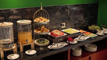 Free daily buffet breakfast