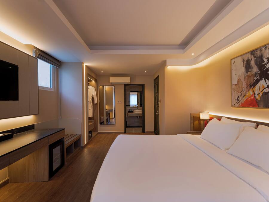 Premier Double Room, City View | Room amenity