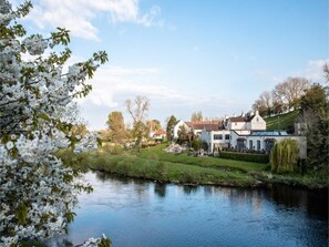House | Exterior - Standard Family Room for 4 (Darlington)