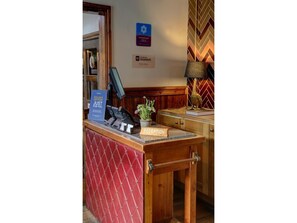 House | Reception - Standard Family Room for 4 (Darlington)