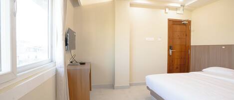 Deluxe Double Room | Desk, laptop workspace, free WiFi