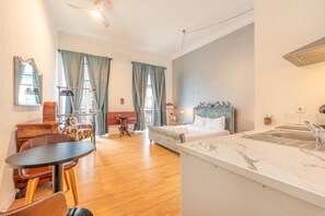 Estudio (Studio) | Decoración individual, mobiliario individual, wifi gratis