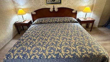 Caja de seguridad en la habitación y escritorio