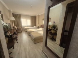 In-room safe, desk, laptop workspace, free WiFi