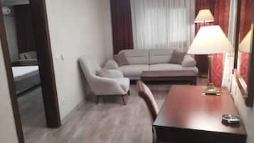 Caja de seguridad en la habitación y escritorio