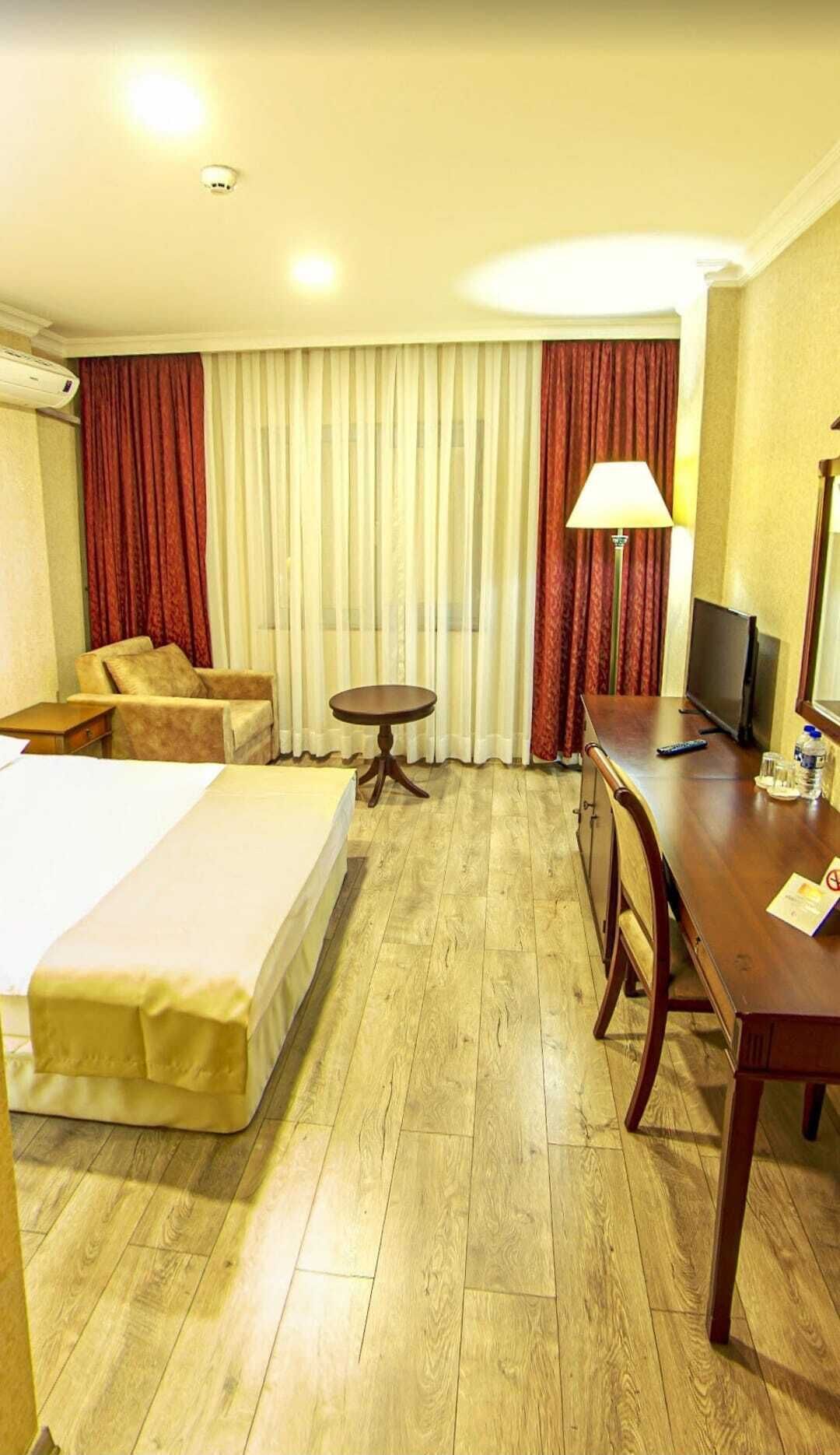 Chambre familiale, Plusieurs lits | Coffre-fort, bureau, espace de travail pour ordinateurs portables