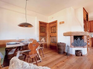 Dining - Cozy mountain house with private garden a few kilometers from Cortina. (San Vito di Cadore)