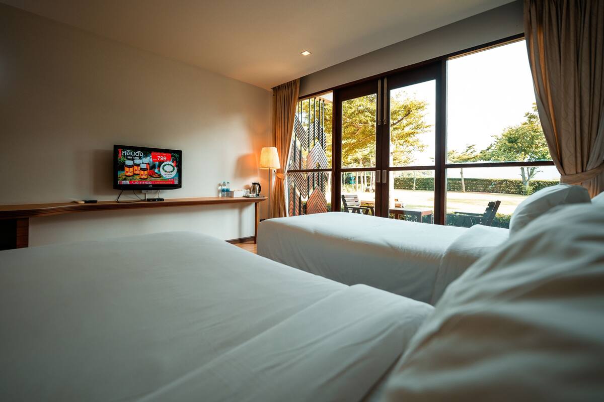 Standard Twin Room, Mountain View | Desk, free WiFi