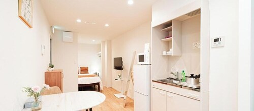 Waseda Star 202. 2 minutes from Waseda Subway Station! Convenient, clean, quiet environment!