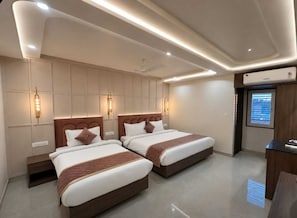 Ropa de cama de alta calidad y escritorio
