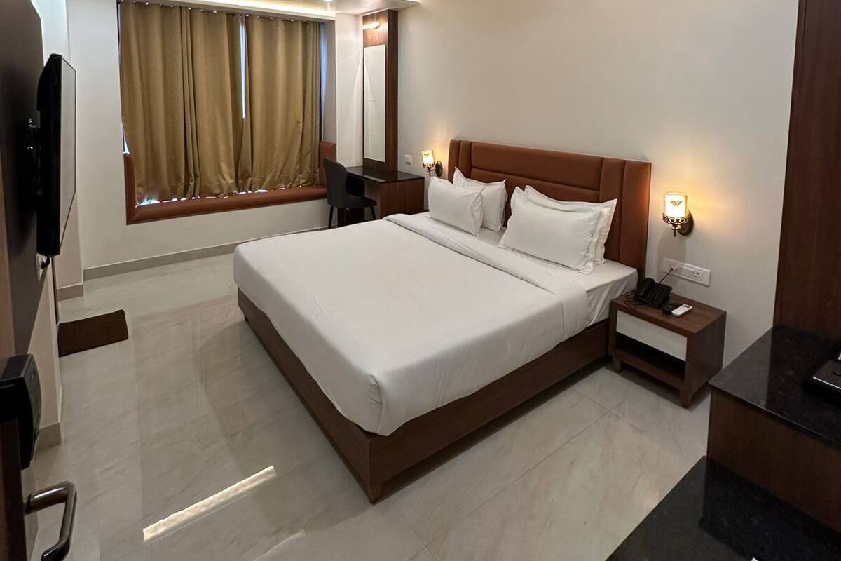 Luxury Double Room | Desk, laptop workspace, free WiFi