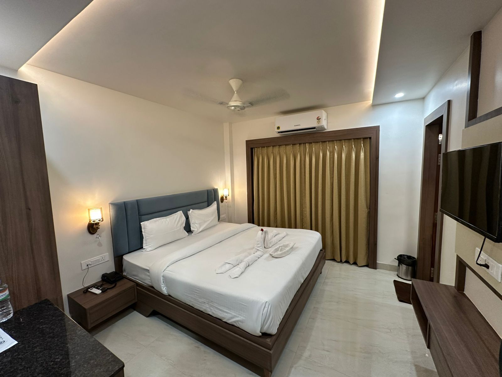 Deluxe Double Room | Desk, laptop workspace, free WiFi
